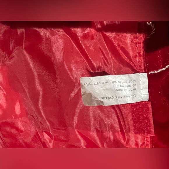 Christmas Red Velvet Tree Skirt 50” Round used ~ in pretty velvety Condition - Picture 4 of 4